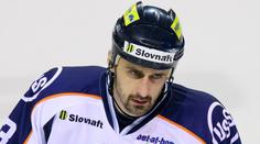Zkrat bývalého hráče NHL: Bartoš vystartoval na sudího! VIDEO