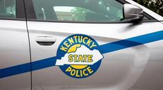 Policie v Kentucky pátrá po střelci, který pálil po autech na dálnici. Postřelil několik lidí