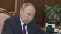 Opuchlý Putin na schůzce vypadal vyčerpaně. Sotva zůstal vzhůru