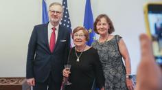Petr Fiala udělil v USA dceři Milady Horákové medaili Karla Kramáře