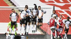 Arsenal se s Fulhamem natrápil, remízu vybojoval v 97. minutě