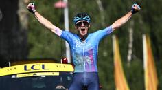 Kanaďan slaví životní triumf na Tour de France, ve žlutém zůstává Vingegaard