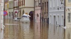 České Budějovice vzpomínají na povodně. Lidem je připomíná výstava v ulicích