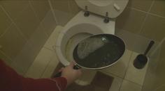 Vylitý olej poškozuje čistírny. O svátcích je zaplavilo rekordní množství
