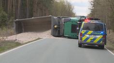 Na Plzeňsku se staly dvě nehody, jedna blokovala důležitou silnici