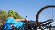 Dramatická záchrana zraněného cyklisty. Museli ho oživovat, je v kritickém stavu