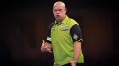Van Gerwen s problémy prošel do osmifinále. Dále jdou Aspinall i Littler