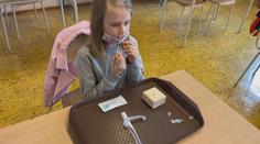 Ať pojišťovny platí školákům i PCR testy, vyzývají města ministerstvo