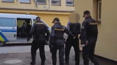 Muži na Svitavsku měli umučit svého známého. Brutalitou zaskočili i policii