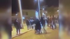 VIDEO: Divoká noc v Jihlavě. Na náměstí se porvaly desítky lidí