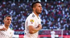 Srb předvedl v nejvyšší lize nevídaný kousek. Dal dva góly přímo z rohu
