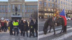 Další demonstrace v Praze! Na Václavském náměstí protestovaly stovky lidí