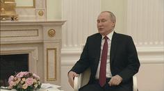 Zvláštně páchne a podivně se hýbe. Spekulací o Putinově zdraví přibývá