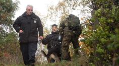 Muž se zastřelil, zmatenou ženu našla policie o kilometry jinde