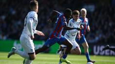 Fanynky měly posvícení. Hráč z Premier League soupeři při zápase strhnul trenky