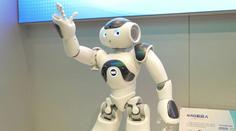 Čínští roboti uchvátili svět. Desítky humanoidů předvedly úžasnou show