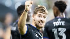 Fotbalista z MLS hrál načerno amatérskou soutěž a dal pěstí soupeři
