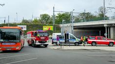 Děsivá nehoda v Plzni: Autobus u nádraží srazil seniorku, přejel jí obě nohy