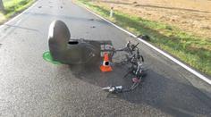 Ze skútru zbyly po nehodě trosky! Mladá řidička nepřežila, pro spolujezdkyni letěl vrtulník