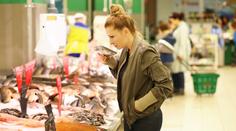 Sýr z Tesca, džem z Albertu a ryby z Rohlíku. Řetězce prodávaly ošizené jídlo