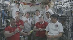 Nejstarší astronaut ve službě slaví 70. narozeniny. Na oslavu se vrátil na Zemi