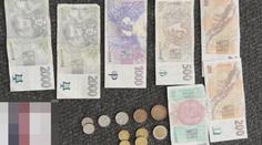 Žena si v obchodě zapomněla peněženku. Od strážníků pak dostala pokutu