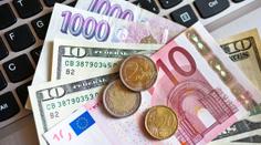 Koruna výrazně posiluje! K euru je nejsilnější za posledních 10 let
