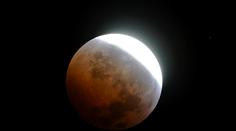 Vzácné zatmění Měsíce je tady, astrologové věstí katastrofu!