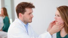 Mladá učitelka trpí smrtelnou nemocí. Objevil se u ní jeden alarmující symptom