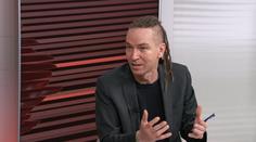 Vláda vydělá balík na drahých palivech. Snižme lidem daně, navrhuje Bartoš