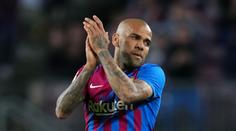 Alves byl propuštěn na kauci. Zaplatí pokutu a nesmí se přiblížit k oběti