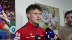 Jako malý si přál v tenise střídat, smáli se rodiče. Teď chce Menšík grandslam