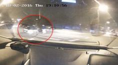 Opilý taxikář smetl v Praze 11 aut, navíc vykradl supermarket