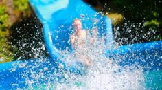 Koupaliště ve Vsetíně obsadili nepřizpůsobiví. Obtěžovali ženy v kabinkách