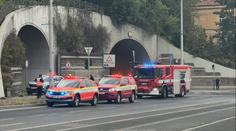 Hořící auto zablokovalo tunel Mrázovka. Doprava na Smíchově kolabovala