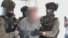 Muž měl vyhrožovat Čechům vraždami i útoky. Policie ho zadržela na letišti