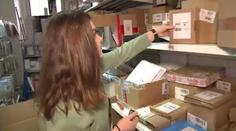Výdejny dárků jsou přeplněné, část z nich už další balíčky nepřijímá!