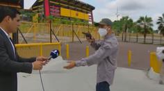 Děsivý den sportovního reportéra! V přímém přenosu na něj mířili zbraní