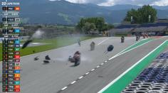 Horor v Moto2: Sjahrin narazil do ležící motorky, pak letěl desítky metrů