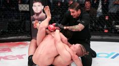 Jak to udělal? Švéd jako první v historii "sešrotoval" soupeře raritní technikou