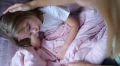 Čtyřletá holčička nemůže ven z domu. Je alergická na vítr i chladné počasí