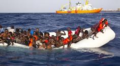 Rok vězení pro nelegální migranty. Francie zpřísňuje migrační politiku