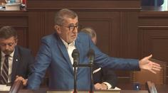 Opozice neuspěla. Fialova vláda ustála hlasování o nedůvěře