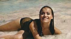 Zemřela první francouzská Bondgirl. Proslavily ji lechtivé snímky