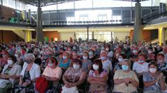260 seniorů riskovalo na soutěži! V sále bez roušek, kraj dává ruce pryč