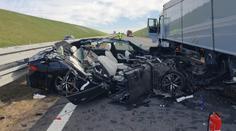 Video zachycuje drsnou nehodu: Řidič se nevěnoval řízení. Je zázrak, že přežil