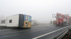 Policisté pořád nevyslechli řidiče havarovaného autobusu