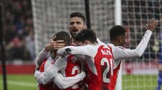 Po hrubce obrany prohrával, nakonec ale Arsenal postoupil