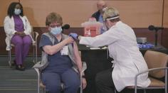 USA schválily novou covidovou vakcínu. Je účinná a lépe se skladuje