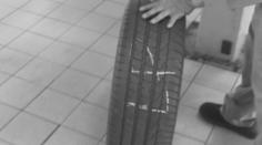 Policie objasnila případ krádeže pneumatik. Dvojice mužů je údajně kradla na zakázku